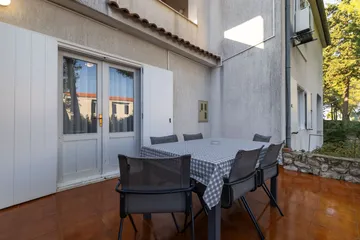 2-Bedroom Apartment in Veli Lošinj for 5 Guests