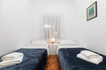 2-Bedroom Apartment in Veli Lošinj for 4