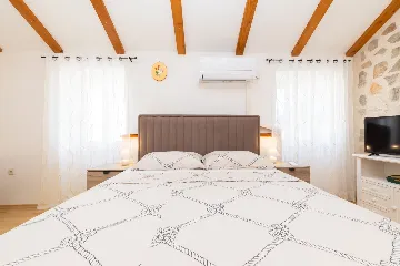 Pet-Friendly Holiday House in Veli Lošinj for 5 Guests