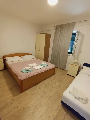 Apartment in Makarska with Sea-View Balcony