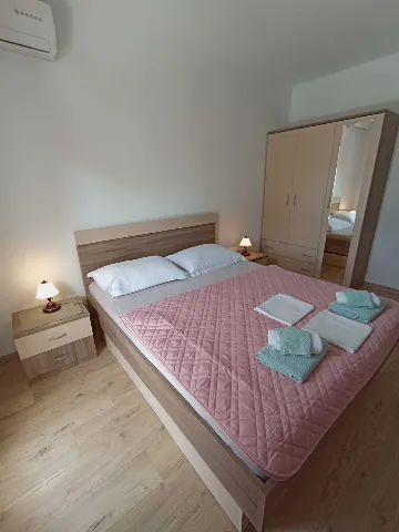 Apartment in Makarska with Sea-View Balcony