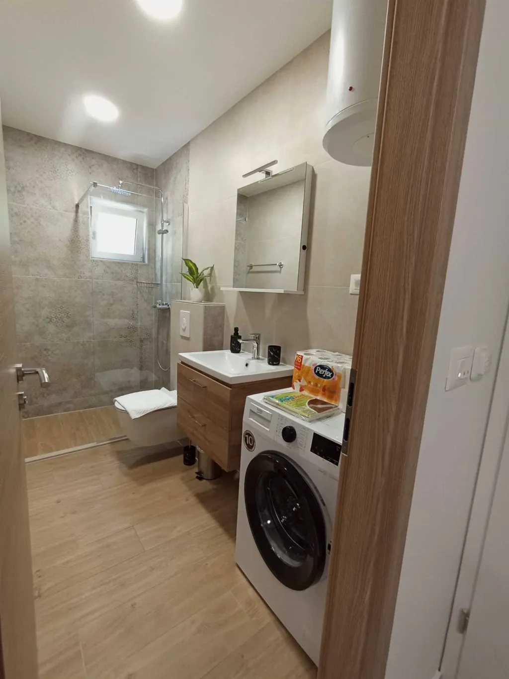 Apartment in Makarska with Sea-View Balcony