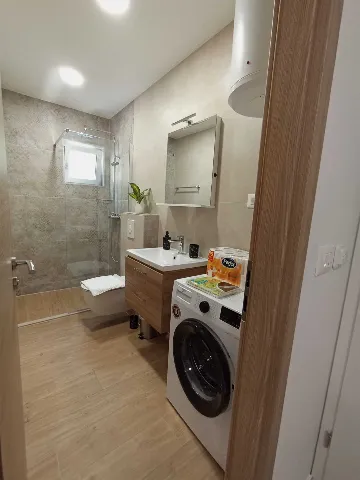 Apartment in Makarska with Sea-View Balcony