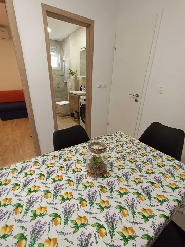 Apartment in Makarska with Sea-View Balcony