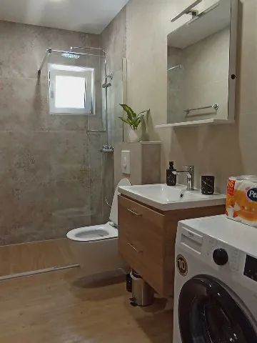 Apartment in Makarska with Sea-View Balcony