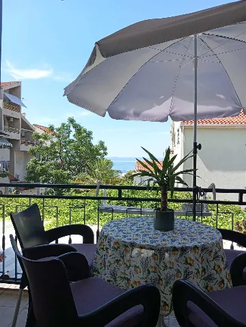Apartment in Makarska with Sea-View Balcony