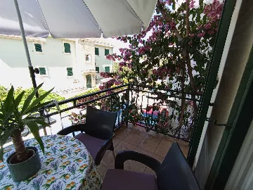 Apartment in Makarska with Sea-View Balcony