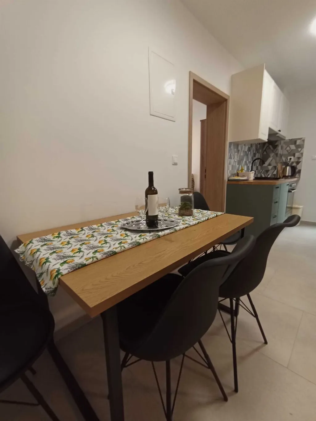 Apartment in Makarska with Sea-View Balcony