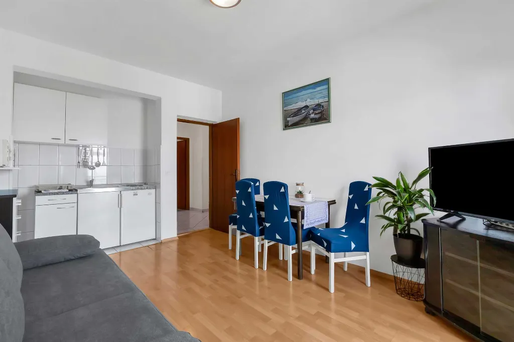 Makarska Balcony Apartment for up to 4 Guests