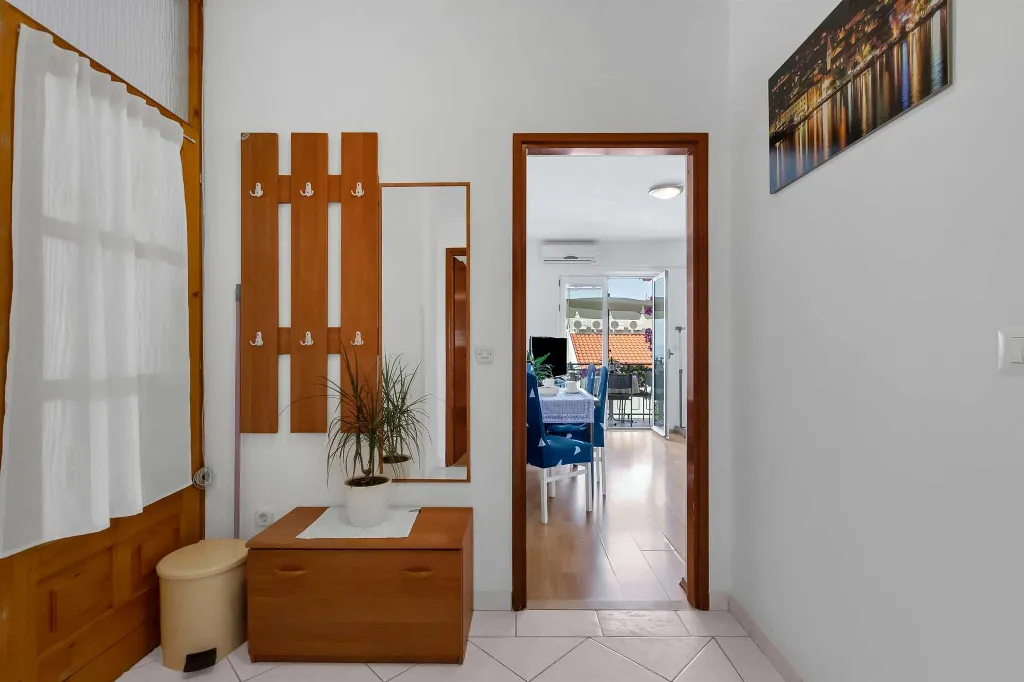 Makarska Balcony Apartment for up to 4 Guests