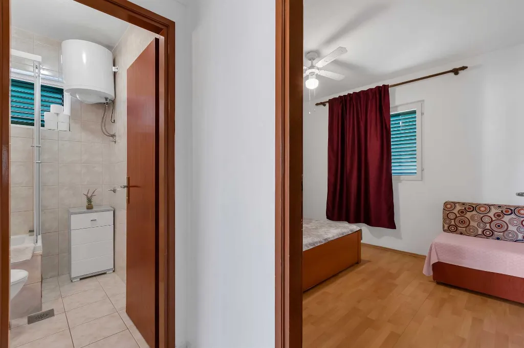 Makarska Balcony Apartment for up to 4 Guests