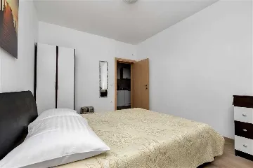 Makarska Apartment with Balcony & Sea View for 4