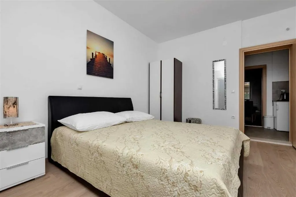 Makarska Apartment with Balcony & Sea View for 4