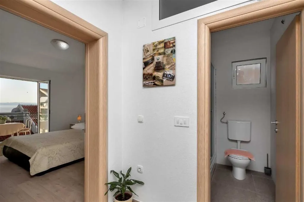 Makarska Apartment with Balcony & Sea View for 4