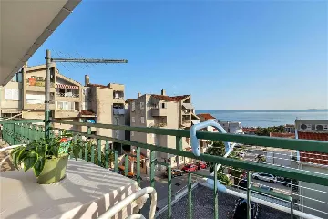 Makarska Apartment with Balcony & Sea View for 4