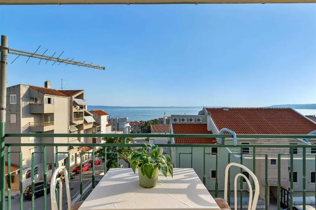 Makarska Apartment with Balcony & Sea View for 4