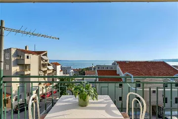 Makarska Apartment with Balcony & Sea View for 4
