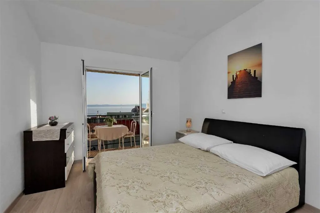 Makarska Apartment with Balcony & Sea View for 4