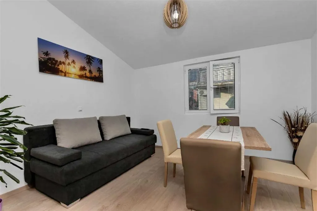 Makarska Apartment with Balcony & Sea View for 4
