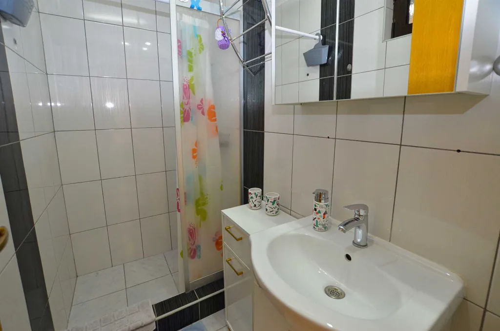 2-Bedroom Holiday House in Rovinj (Up to 5)