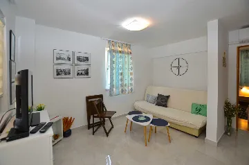 2-Bedroom Holiday House in Rovinj (Up to 5)