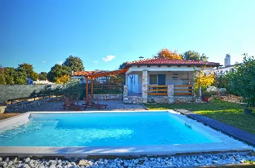 2-Bedroom Holiday House in Rovinj (Up to 5)