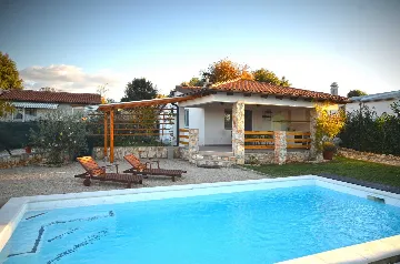 2-Bedroom Holiday House in Rovinj (Up to 5)