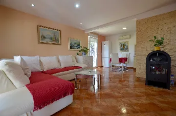 Kanfanar Villa for Up to 5 Guests