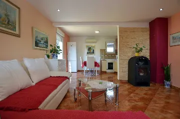 Kanfanar Villa for Up to 5 Guests