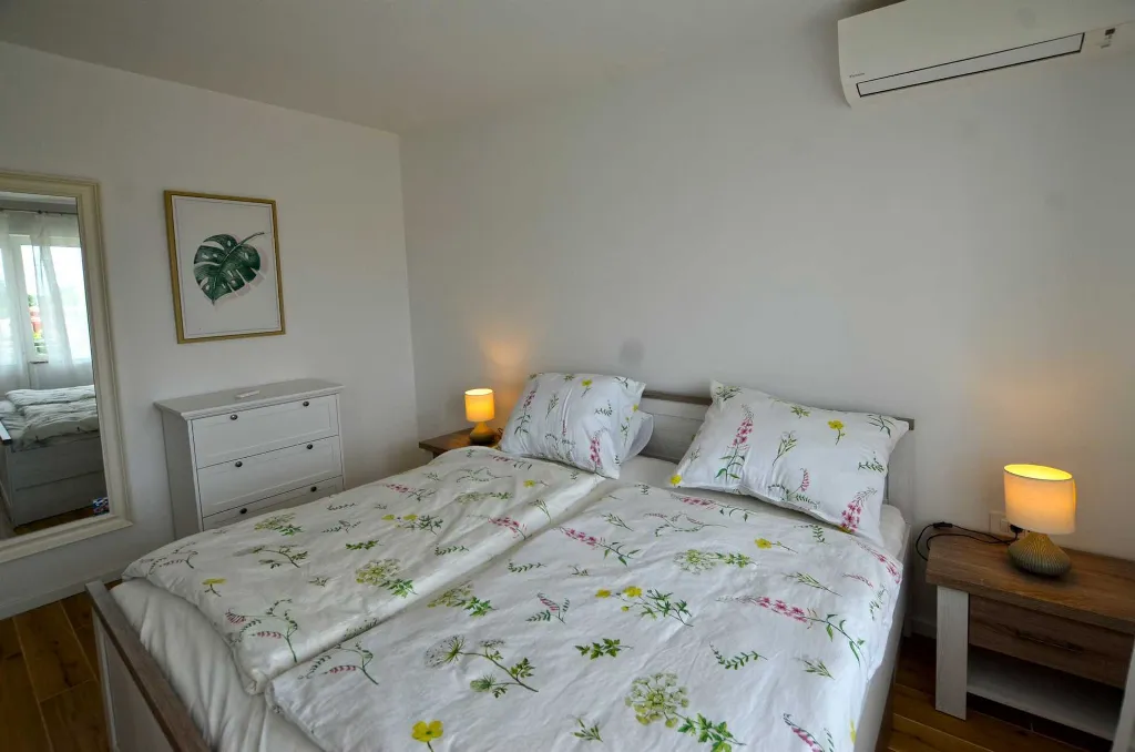Rovinj 2-Bedroom Apartment for 4 Guests