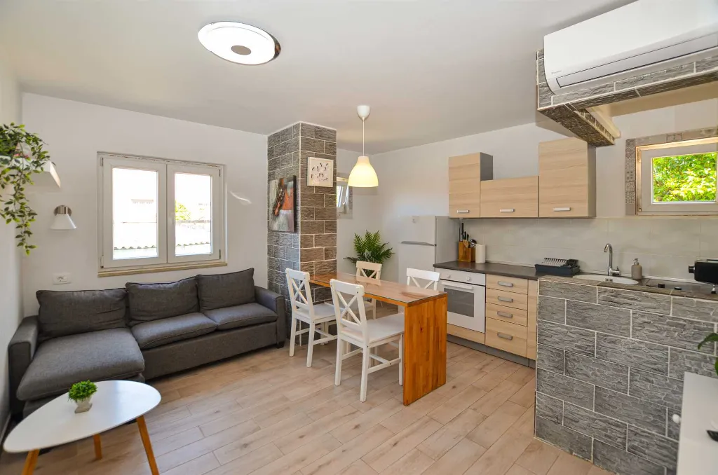 Rovinj 2-Bedroom Apartment with Balcony