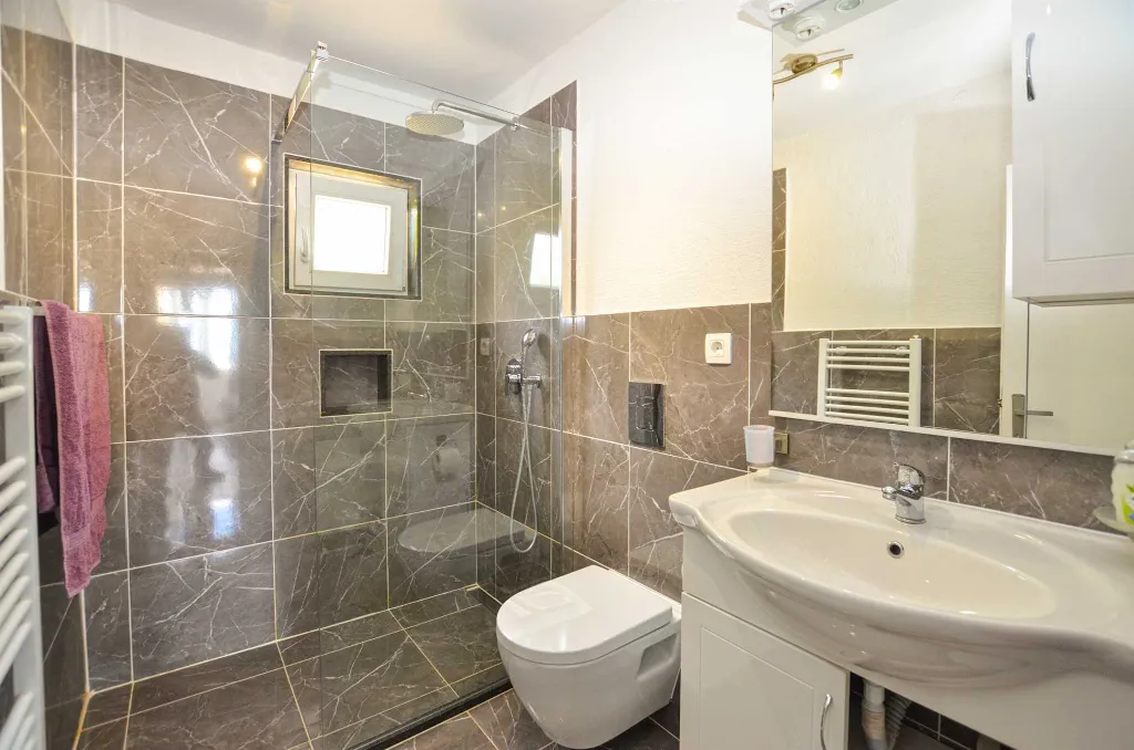 Rovinj 2-Bedroom Apartment with Balcony