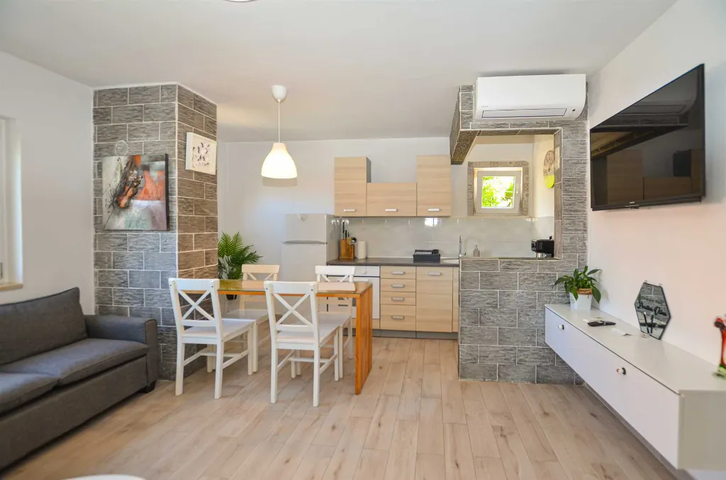 Rovinj 2-Bedroom Apartment with Balcony