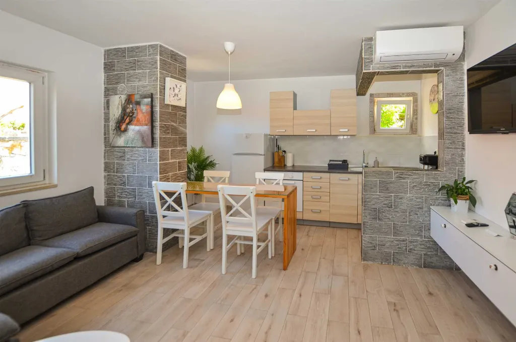 Rovinj 2-Bedroom Apartment with Balcony