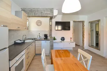 Rovinj 2-Bedroom Apartment with Balcony