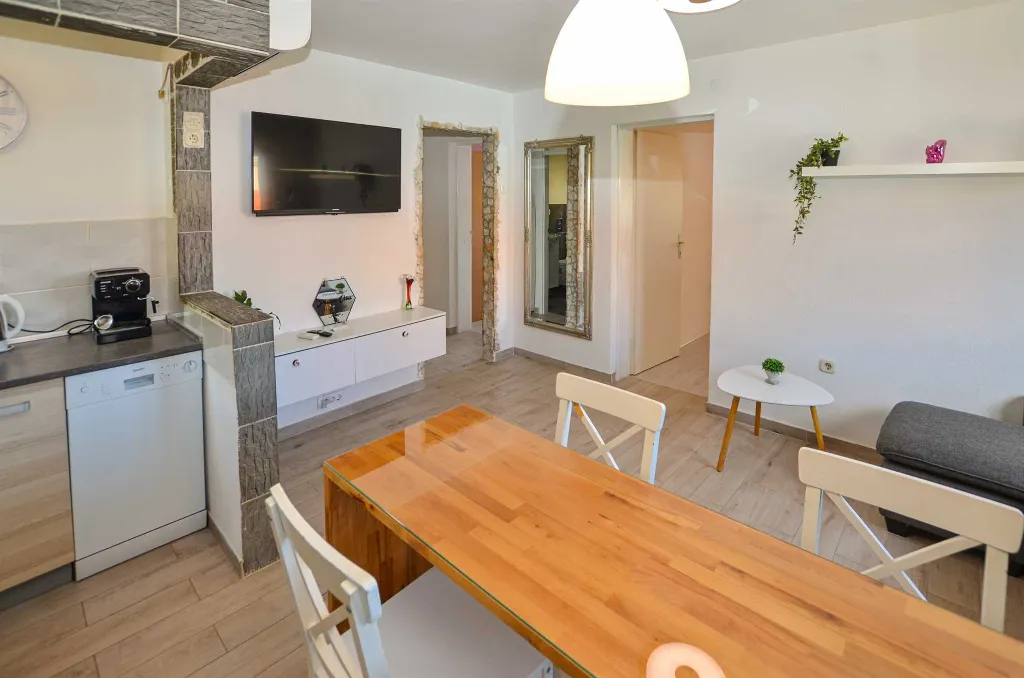 Rovinj 2-Bedroom Apartment with Balcony