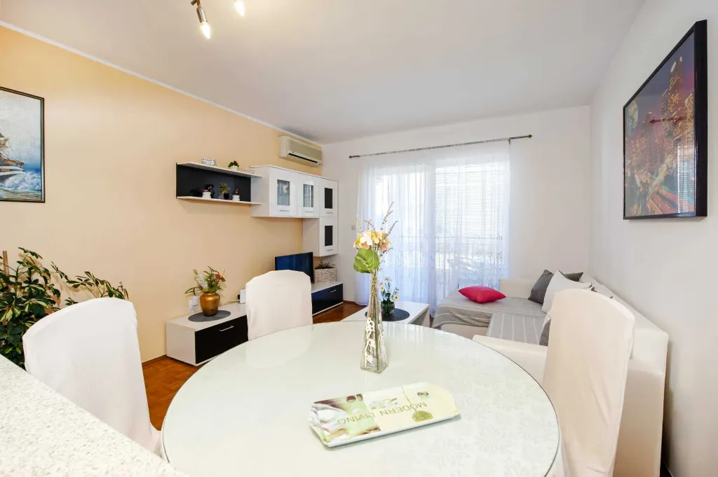 Rovinj 1-Bedroom Apartment for Up to 4