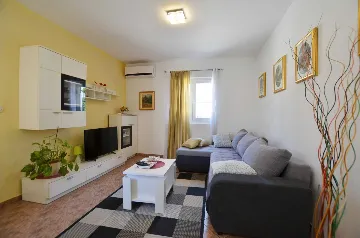 1-Bedroom Apartment in Rovinj (Sleeps 4)