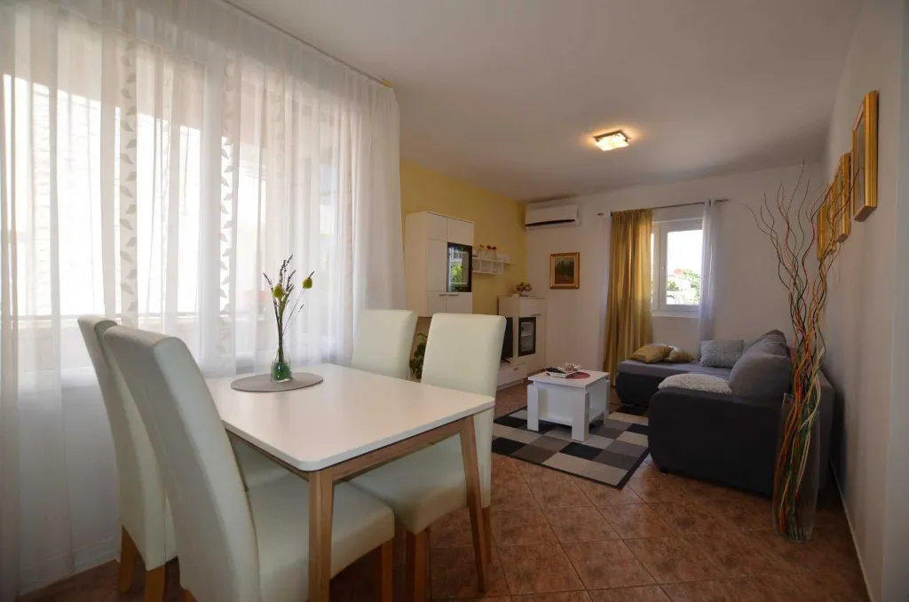 1-Bedroom Apartment in Rovinj (Sleeps 4)