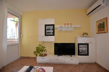 1-Bedroom Apartment in Rovinj (Sleeps 4)