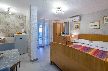 Studio in Baška for 2 Guests with Parking
