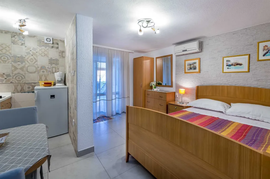 Studio in Baška for 2 Guests with Parking
