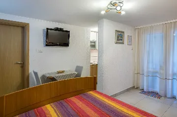 Studio in Baška for 2 Guests with Parking
