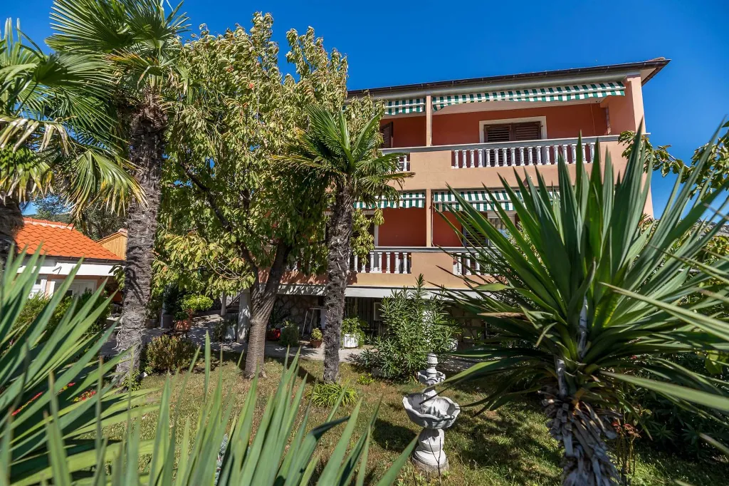 Studio in Baška for 2 Guests with Parking