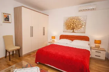 Room with Private Bathroom in Baška for 2 Guests