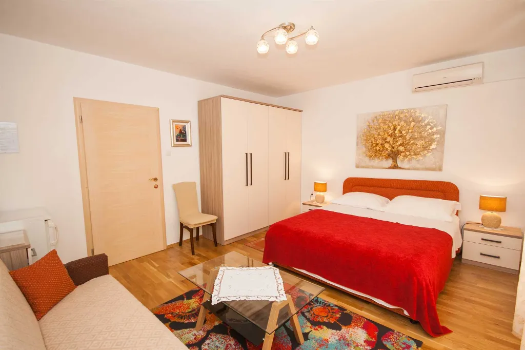 Room with Private Bathroom in Baška for 2 Guests