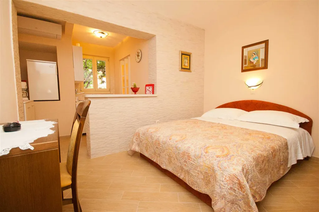 Room in Baška for 2 Guests with Private Bathroom
