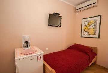 Private-House Room for 2 Guests in Baška