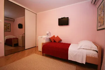 Private-House Room for 2 Guests in Baška