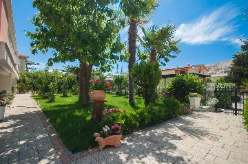 Air-conditioned Room in Baska for up to 3 Guests